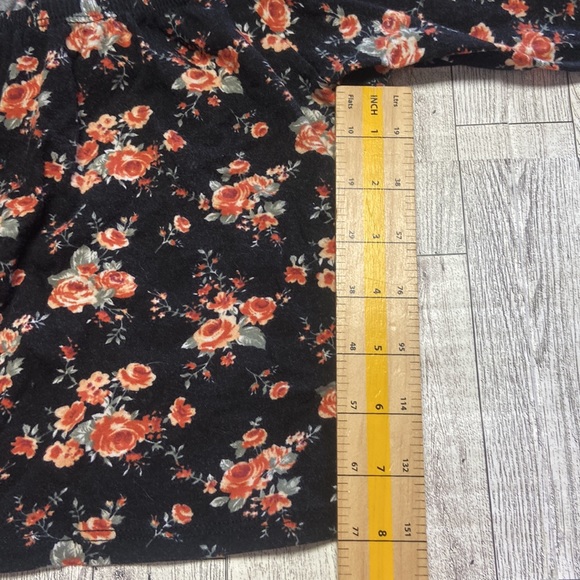 Nollie - Picture 3 of 5